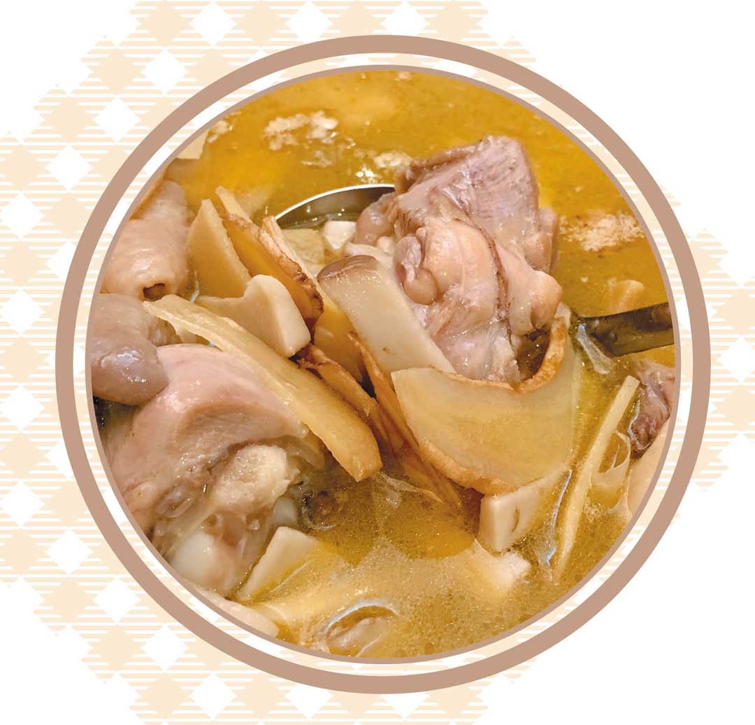 溫和不燥的苦茶油雞湯，有溫暖心胃的效果。