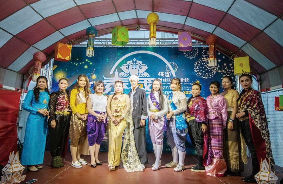 來自各地的新住民朋友身著母國傳統服飾。
