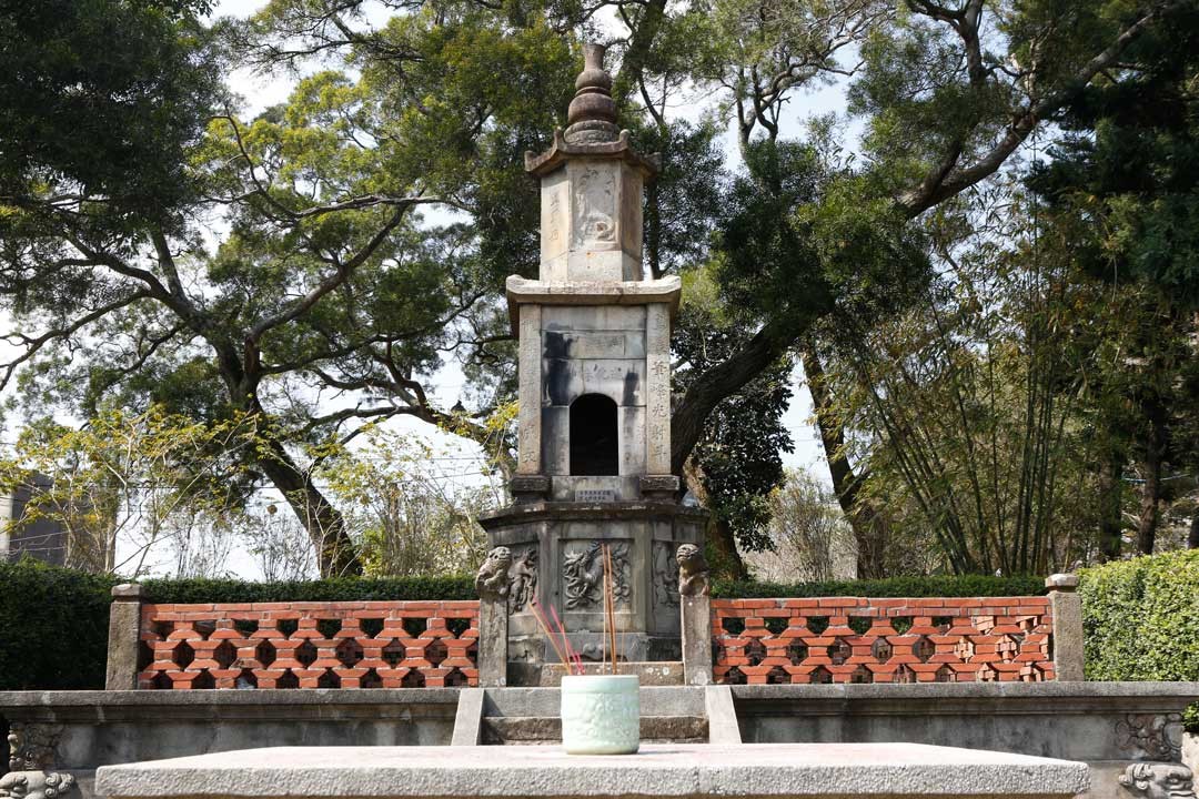 聖蹟亭，是北臺灣現存形制最完整的惜字亭建築。