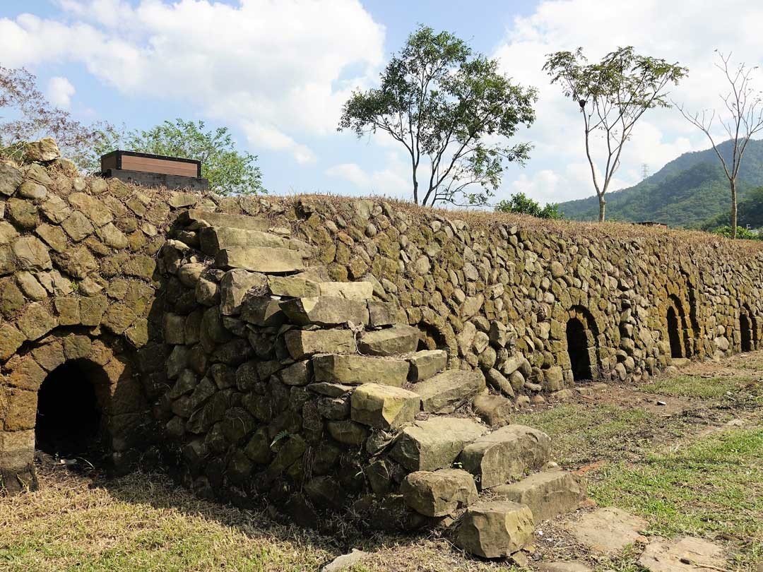 石砌的炭窯設計源自17世紀英國的蜂巢式炭窯。