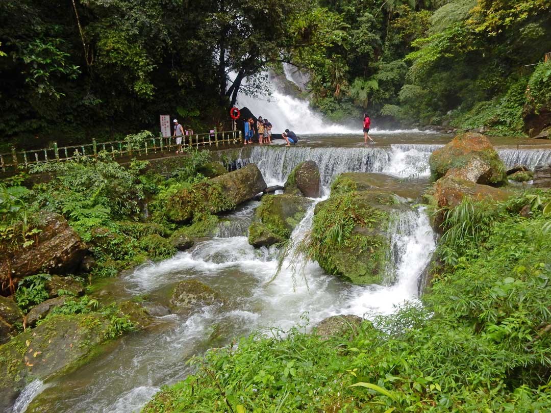 德興瀑布景致宜人，是消暑、觀瀑，吸收負離子最佳場所。