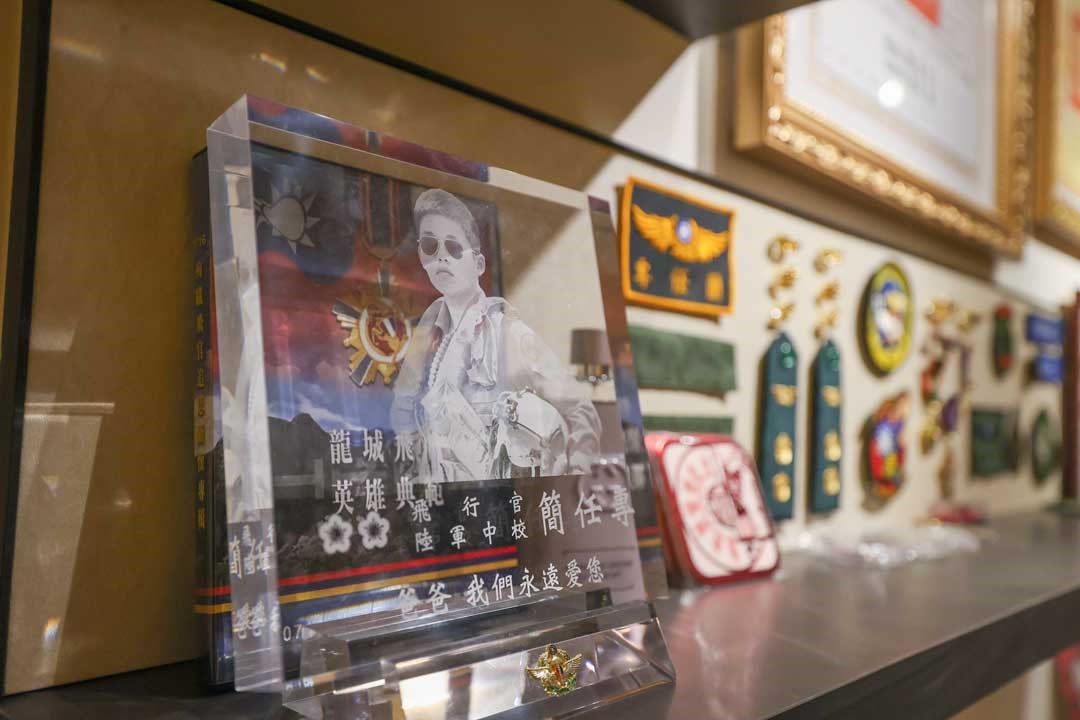 英雄典範簡任專中校，盡忠職守、捨己衛民的情操，為國軍寫下光榮的篇章。