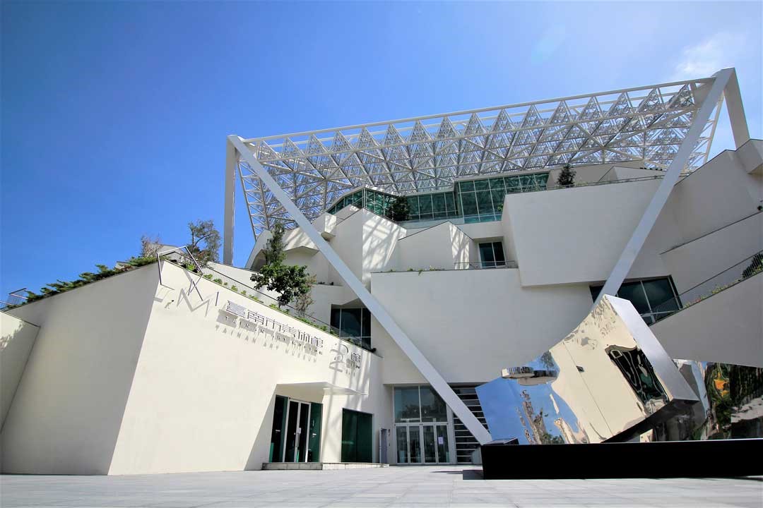 臺南美術2館特殊的建築結構與設計，成為一座象徵臺南的文化地標。