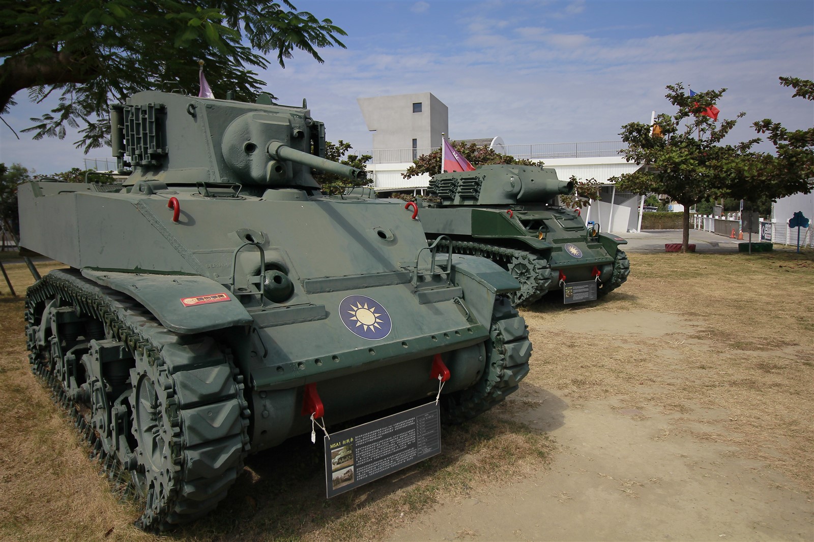 M5A1輕戰車、M8自走榴砲車等除役裝備，在園區內繼續執行全民國防教育的任務。