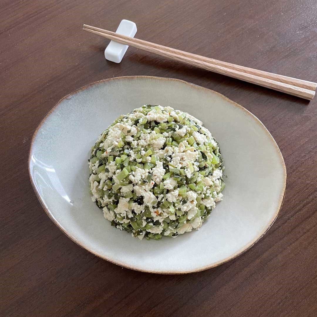 蘿蔔葉拌香干清爽開胃。