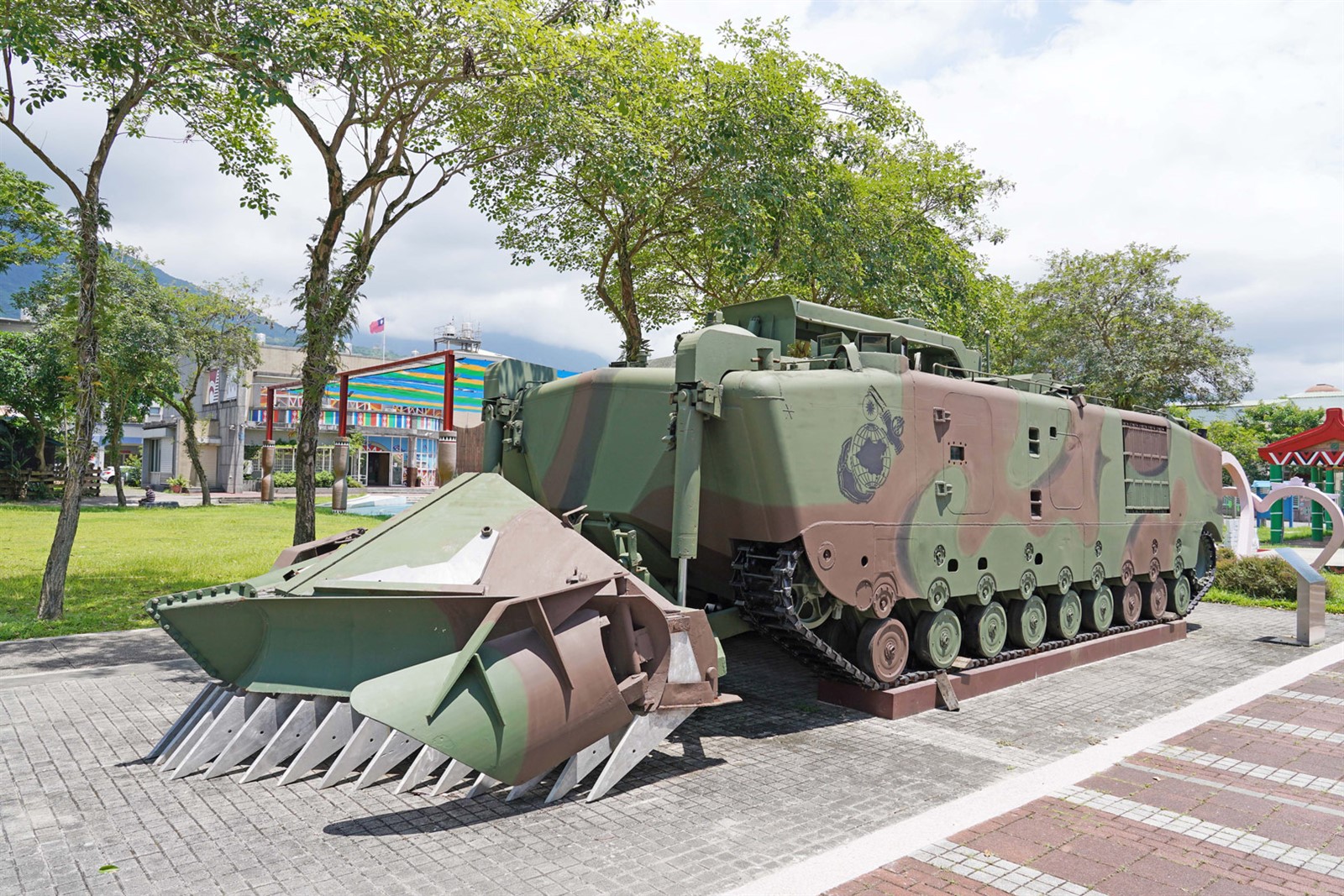 吉安鄉「希望公園」陳展的LVTP5－E1登陸工兵車，讓國人認識登陸工兵車的丰采與歷史。