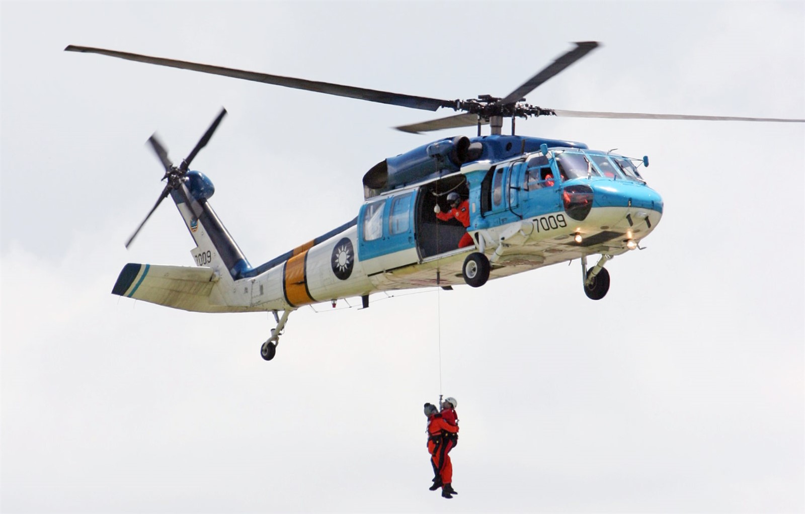 S-70C直升機服役期間，搶救無數災民。圖中機號7009的S-70C於109年移交空軍官校航空教育展示館陳展。