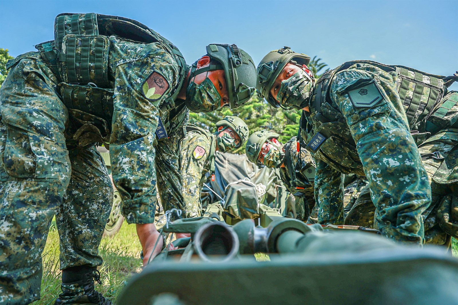 軍人為國奉獻，守護家園，讓百姓都能安心生活，國人應給予最大的相挺及鼓勵。