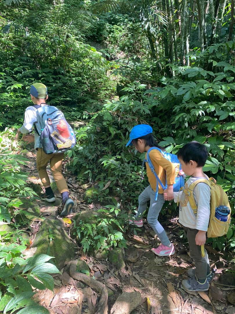 山上受限的環境，讓家人更關注彼此。