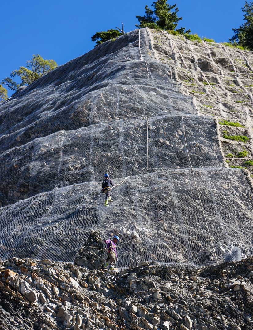 南橫公路是許多前人不畏艱難舖路，努力換來用路人福祉與安全。