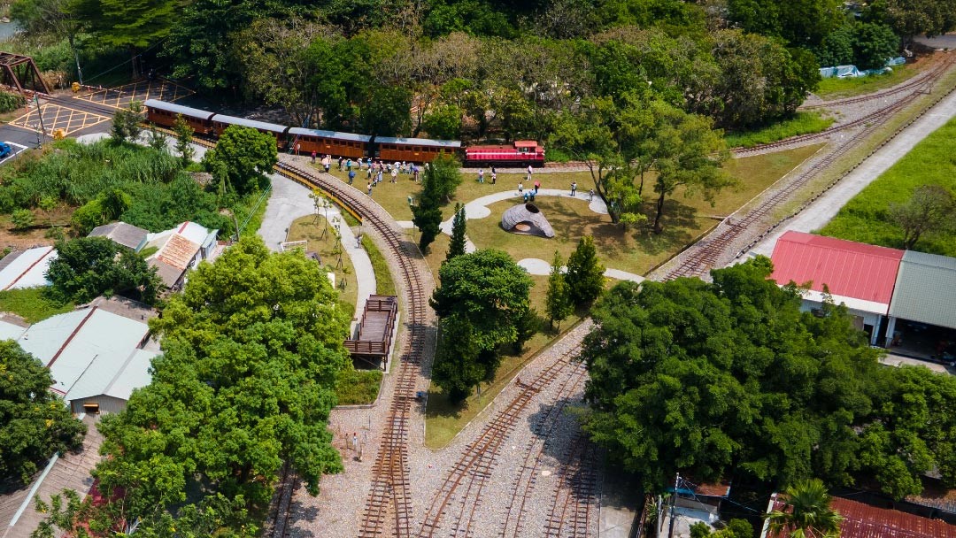 火車旅行提供遊客享受各式各樣的有趣旅程。圖為國內竹崎站(田瑞哲攝)