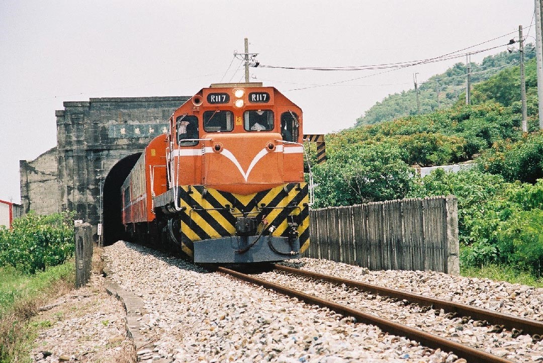 因為軍事用途所興建的隧道─嘉和遮體(內獅站端，南端)。