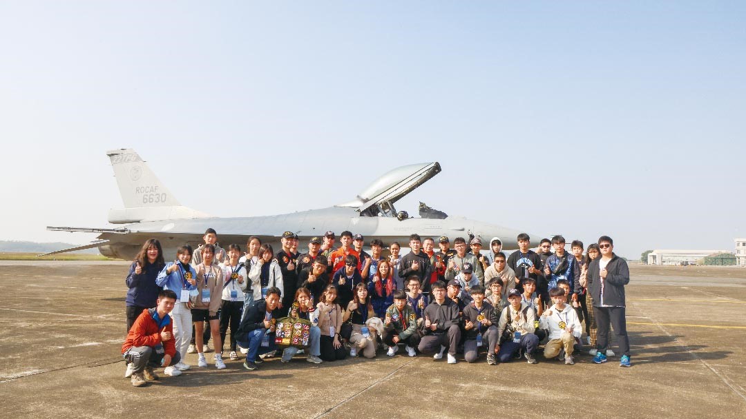 「F-16V體驗營」讓學員們感受到軍人的專業與榮譽感。