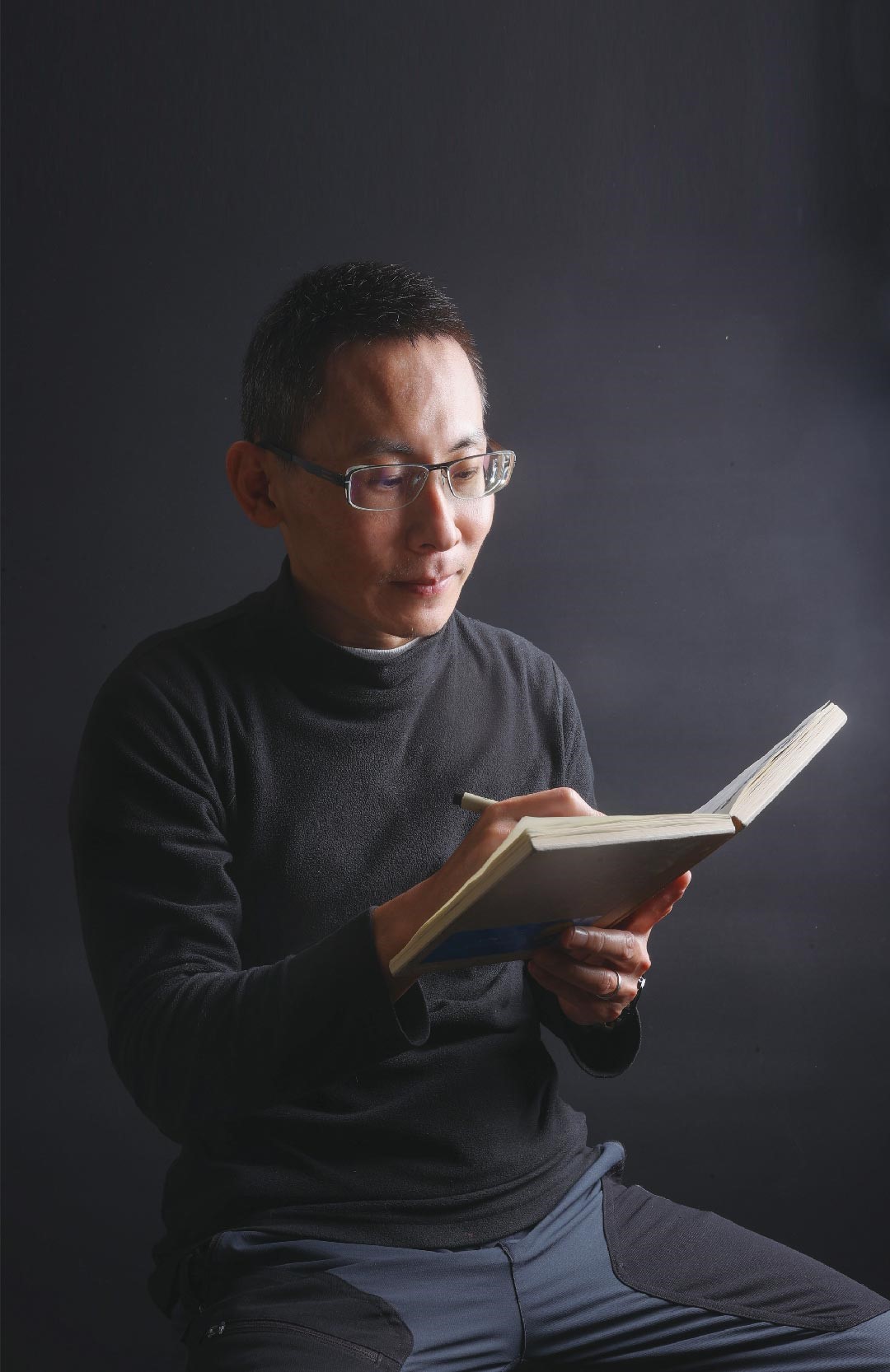 沈恩民以速寫插畫做紀錄，他認為創作發自內心的想望，先感動自己再感動別人。