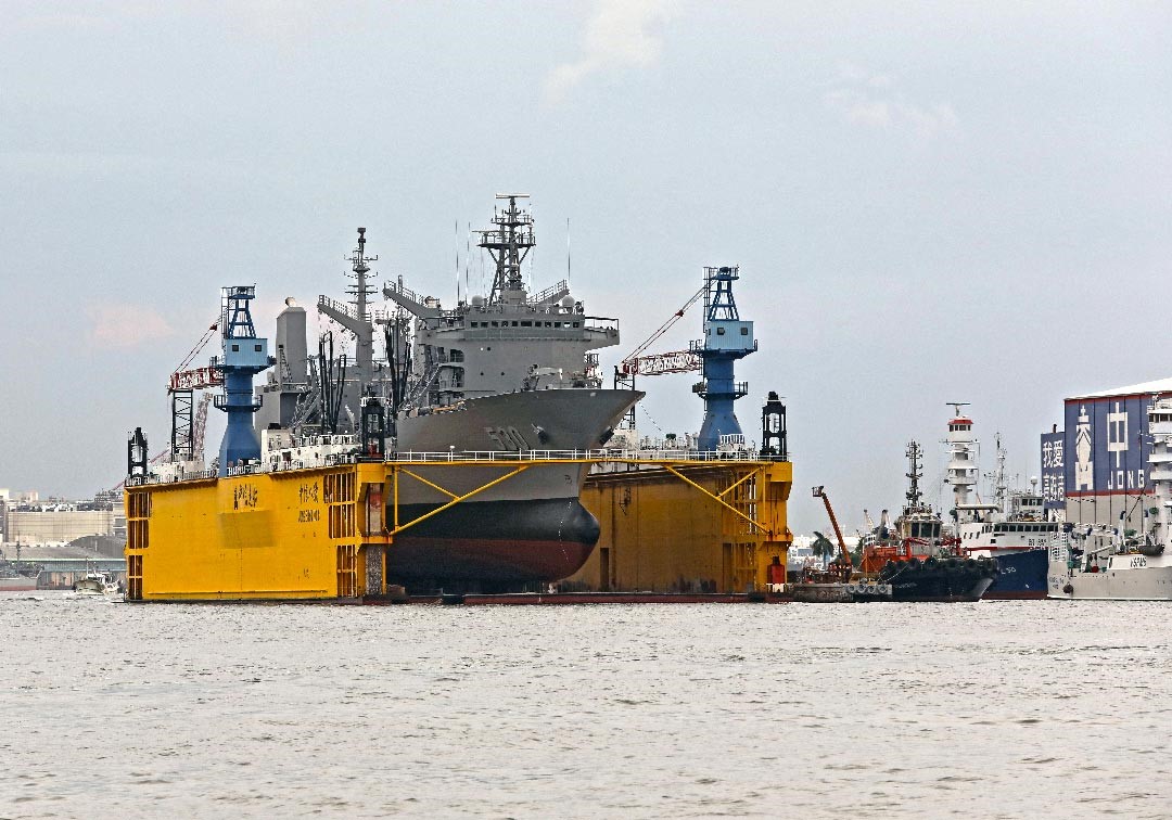 中信八號浮塢執行軍艦維保。