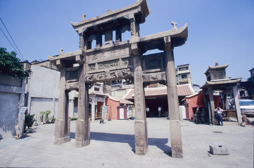 臺南接官亭石坊。