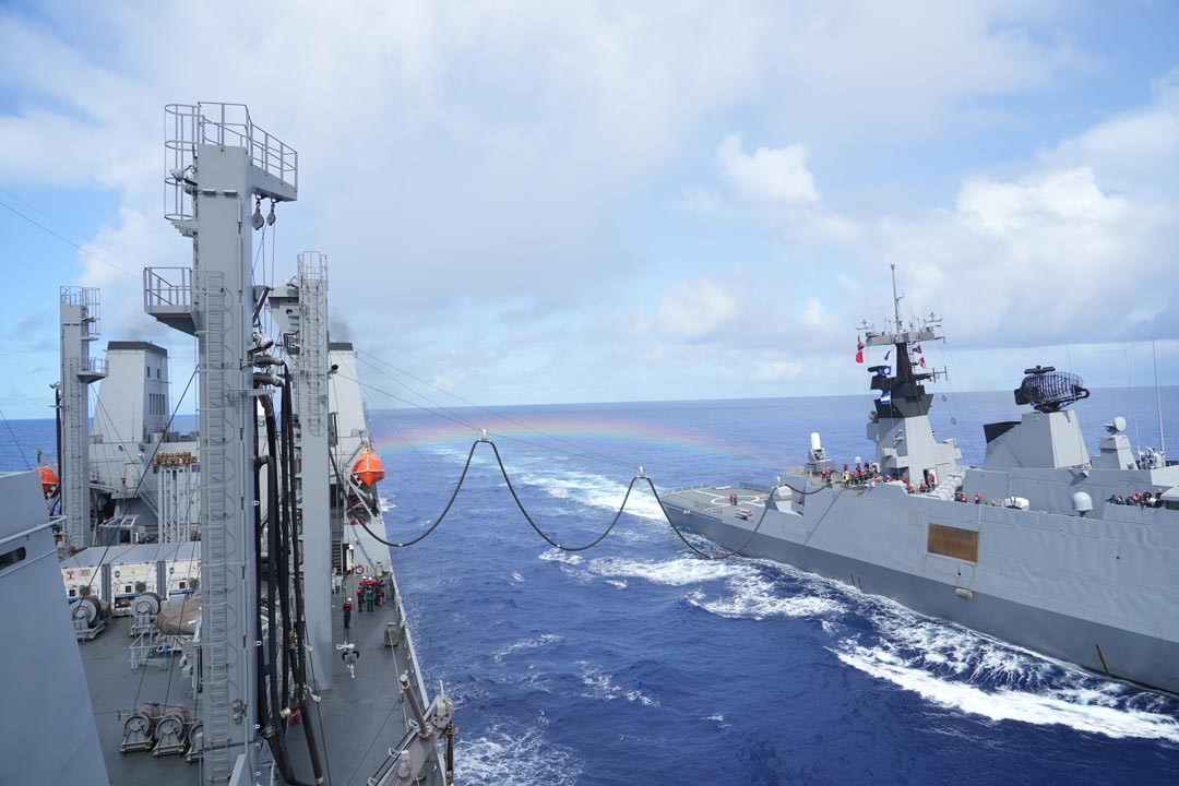 藉由海上油料整補，才能確保船艦海上航行時動力無虞，整補期間補給艦與受補艦需要維持併航等速，考驗平時官兵默契與訓練扎實度。