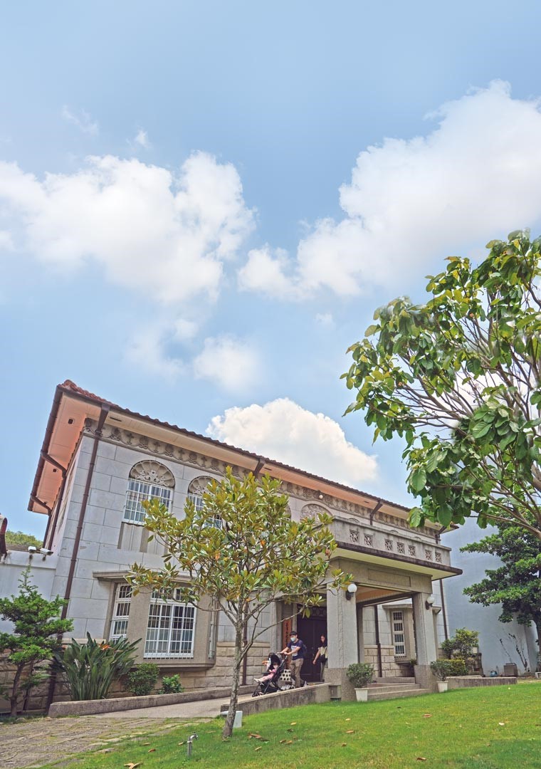 姜阿新洋樓建於民國35年，不僅彰顯姜氏家族的影響力，更昇華成為地方人文風景的經典。