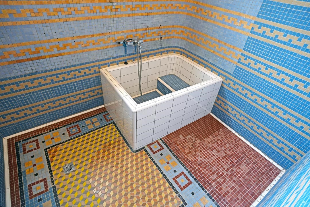 馬賽克磚日式坐浴，獨特設計洋溢東洋時髦風格。