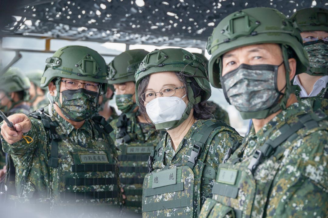 三軍統帥蔡英文總統視導「漢光 39 號演習」實兵演練。