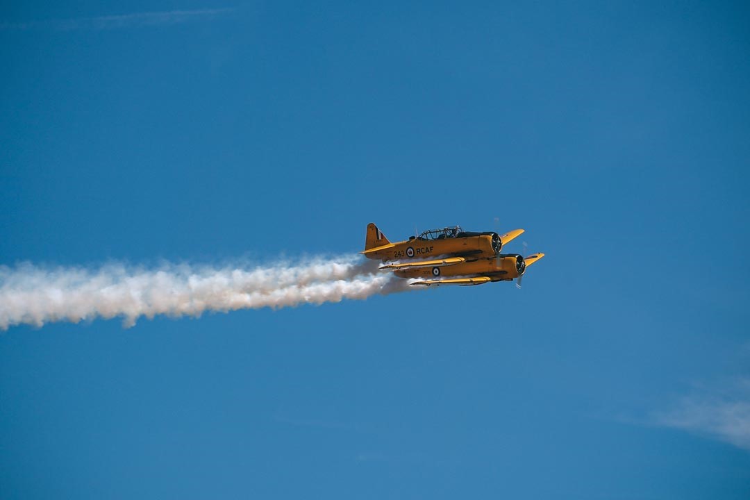 黃雷（Yellowthunder）特技飛機，帶來精湛操演。