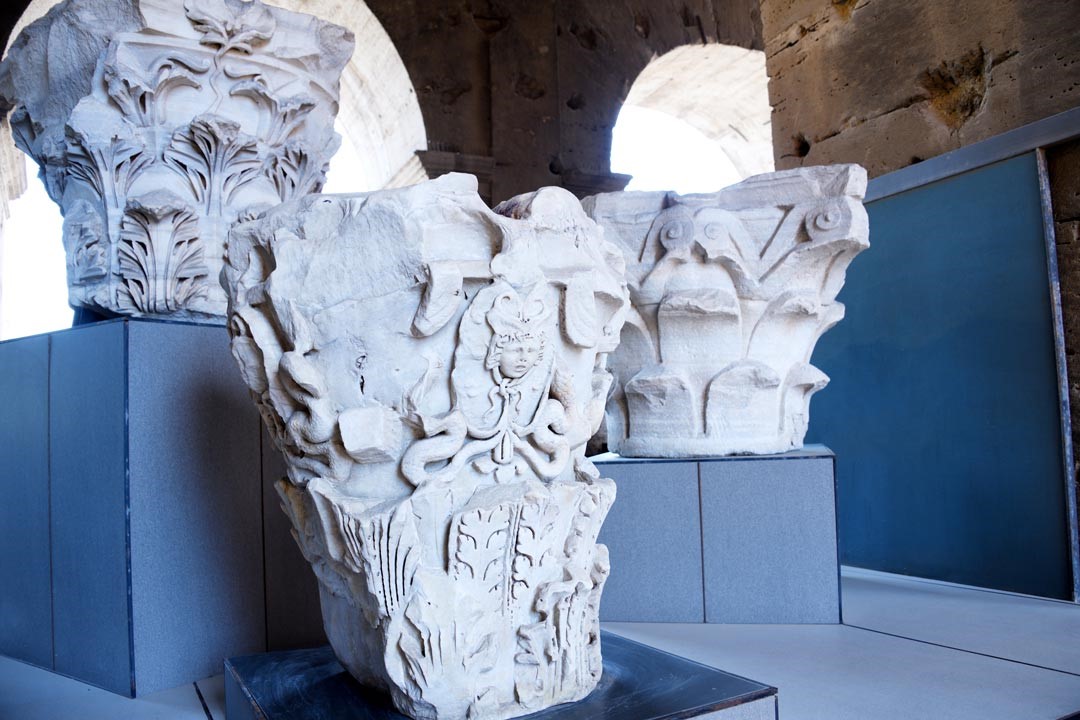 當時羅馬競技場精緻的裝飾，圖為精美希臘式柱頭。