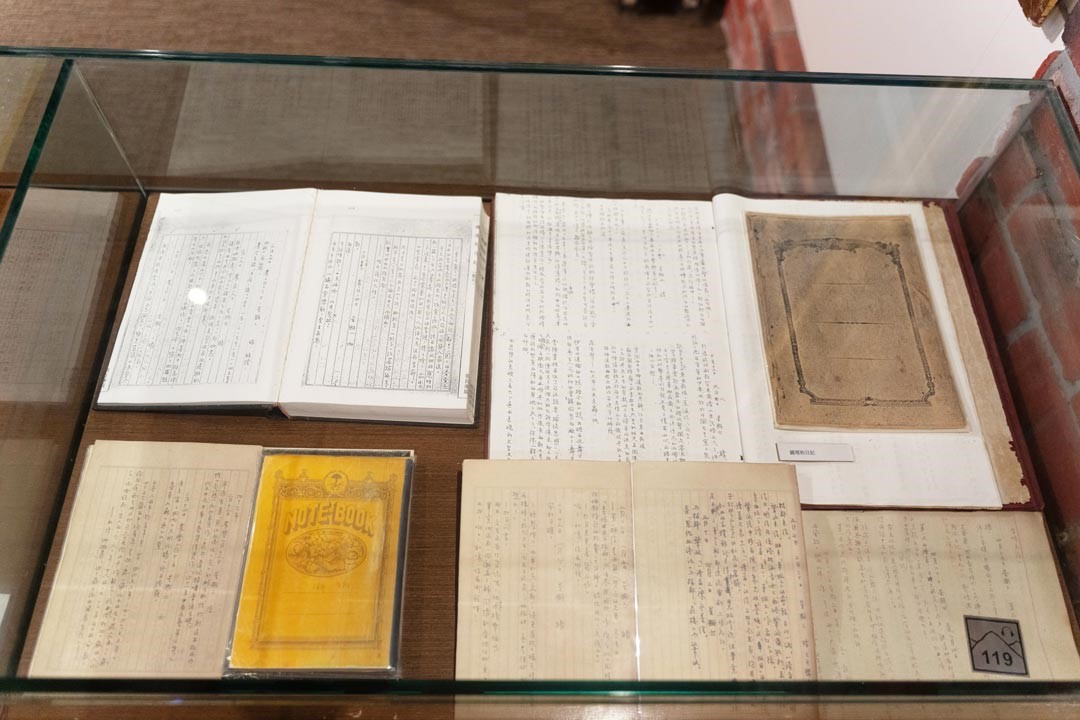 鍾理和紀念館是臺灣鄉土文學的重要據點。圖為鍾理和的珍貴手稿。