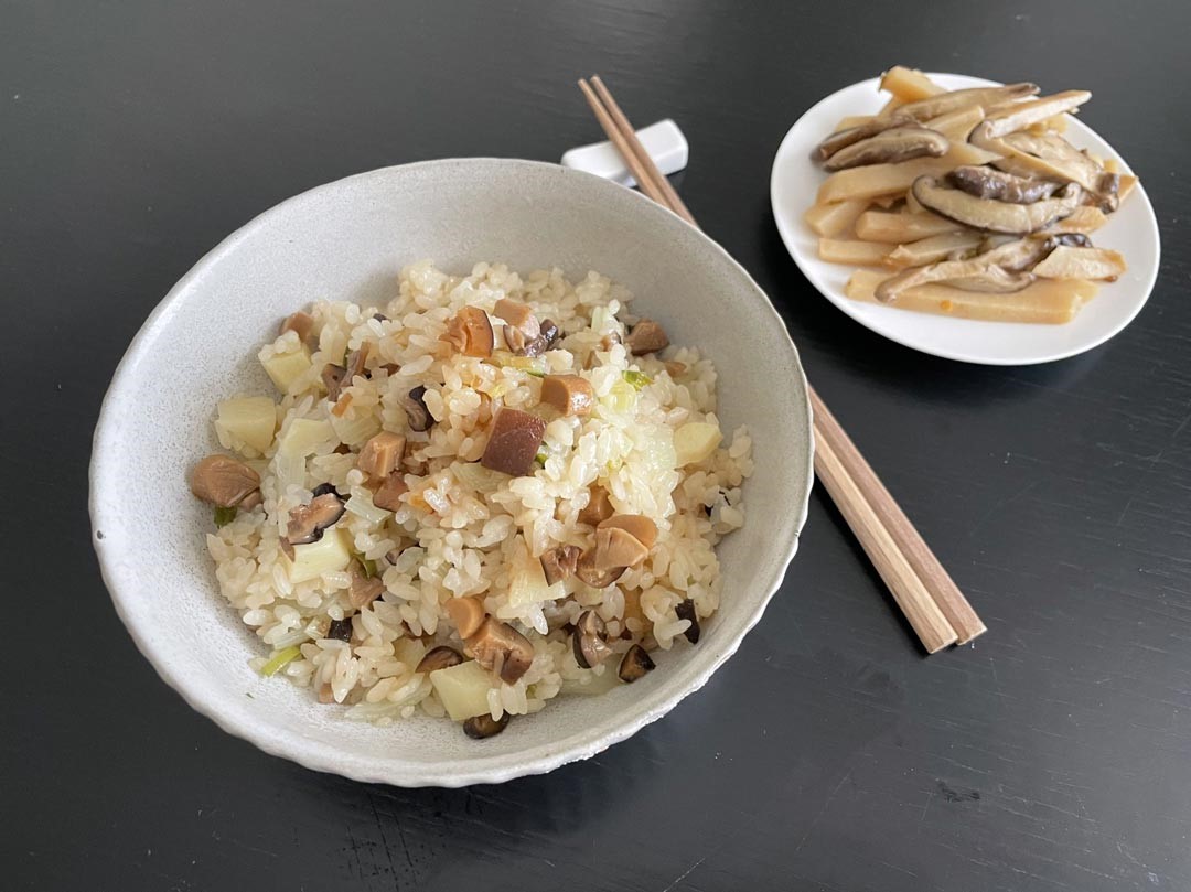 香菇素肉燥適合用來澆飯拌麵。