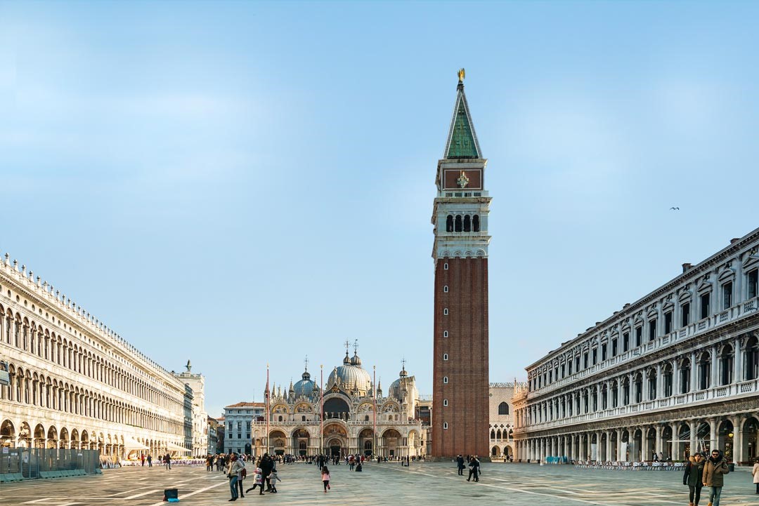 聖馬可廣場上精采的建築群，被形容像是海上女王威尼斯的王冠。