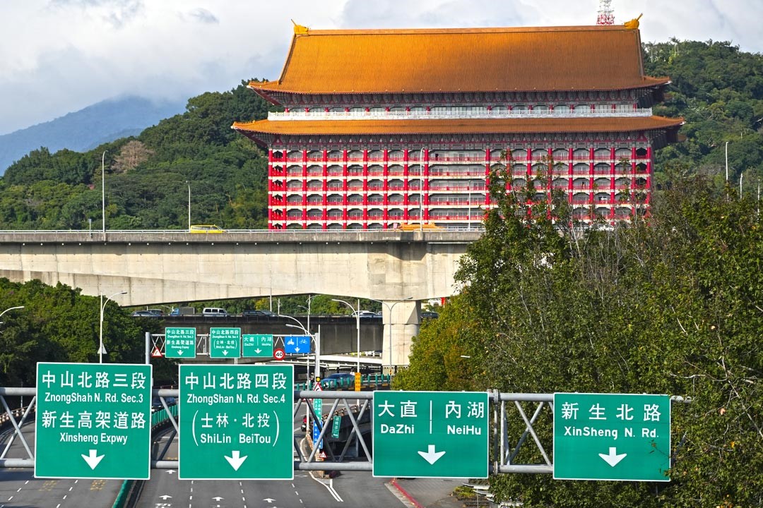 寬廣便捷、林蔭優美，是國人對中山南北路「官道」的第一印象。