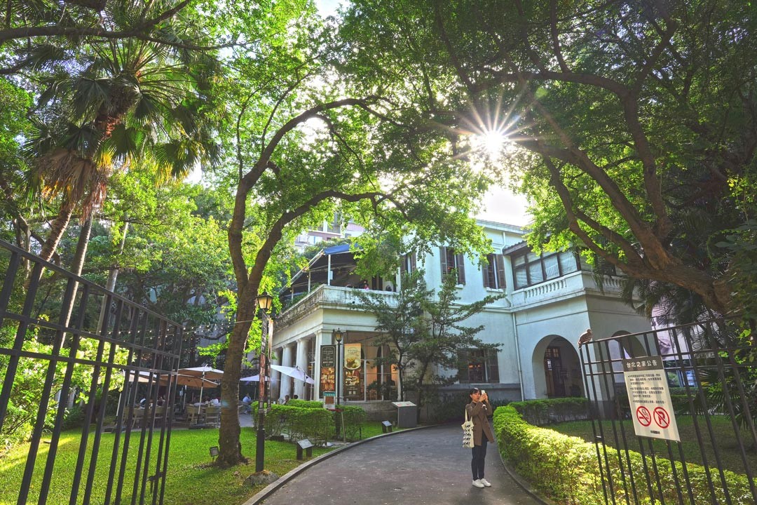 臺北光點過去為美國駐臺領事館，見證臺美雙邊政軍合作的悠久歷史。