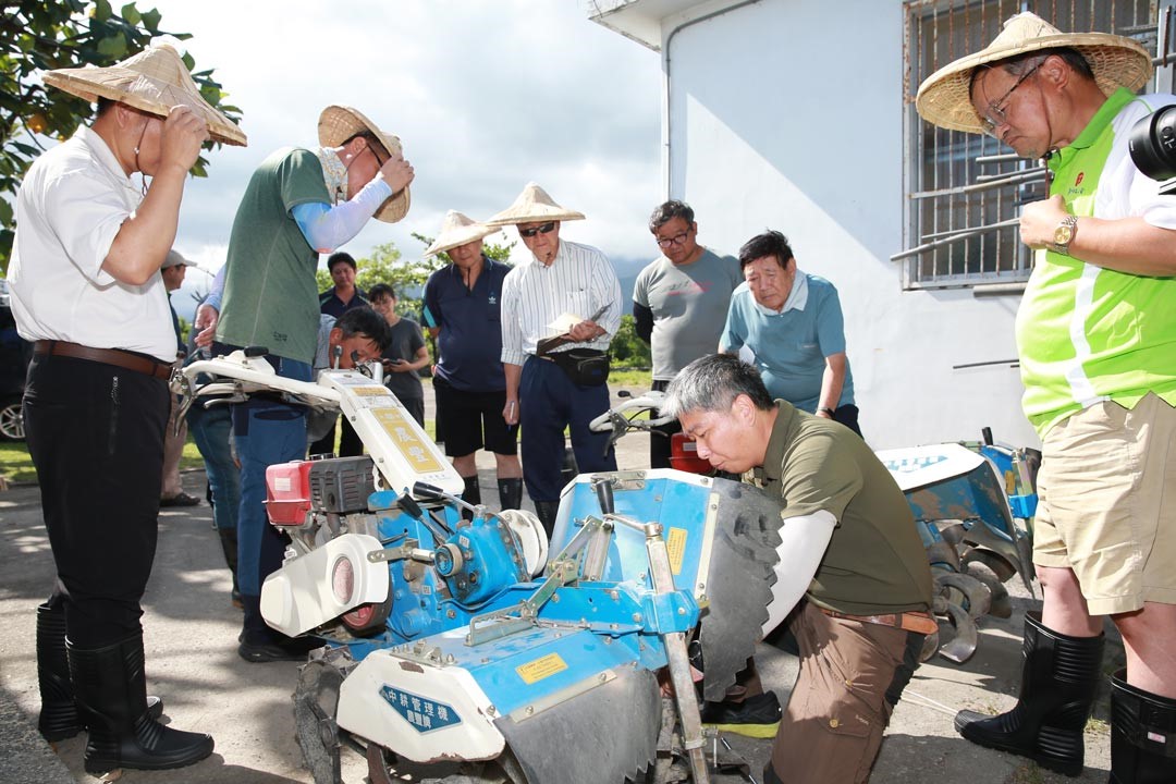 「欣欣向農」專案邀請專業師資介紹農作。