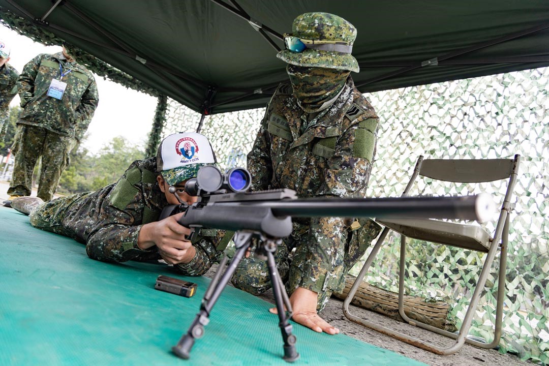 結合國防專業與軍事特色的寒假戰鬥營，學員難得的國防體驗。