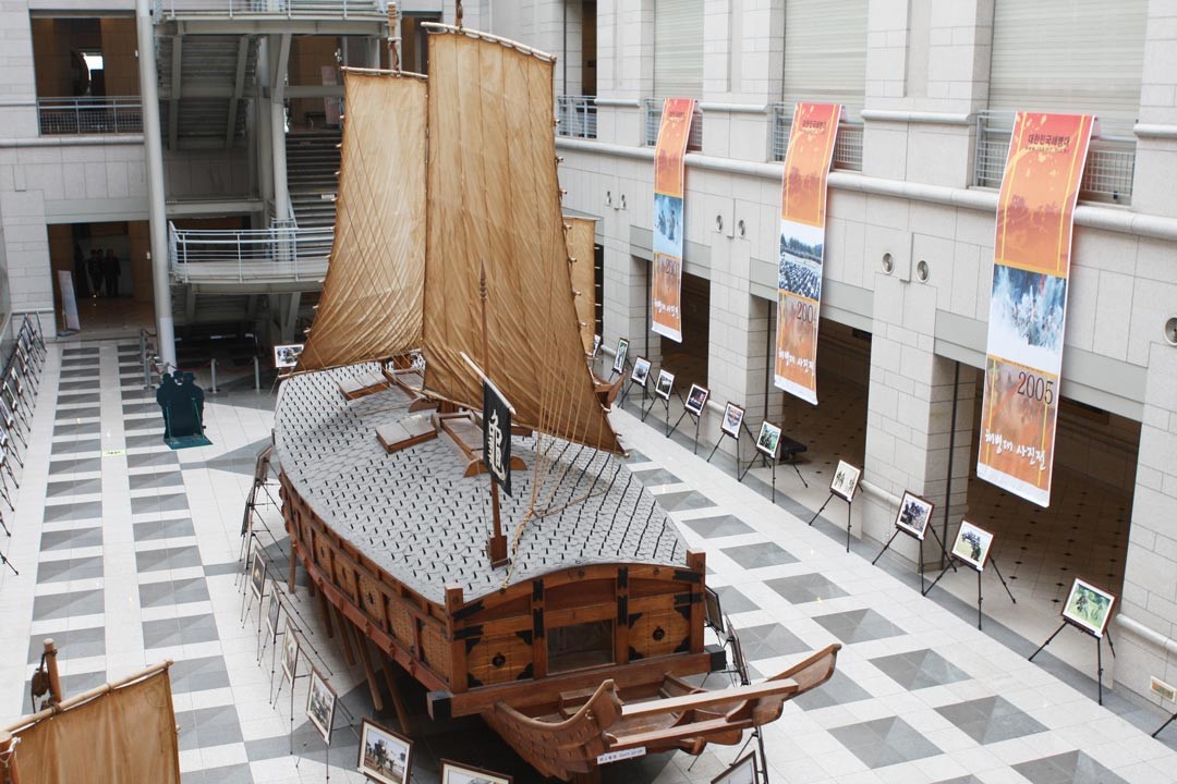 複製的古代朝鮮戰船「龜船」。