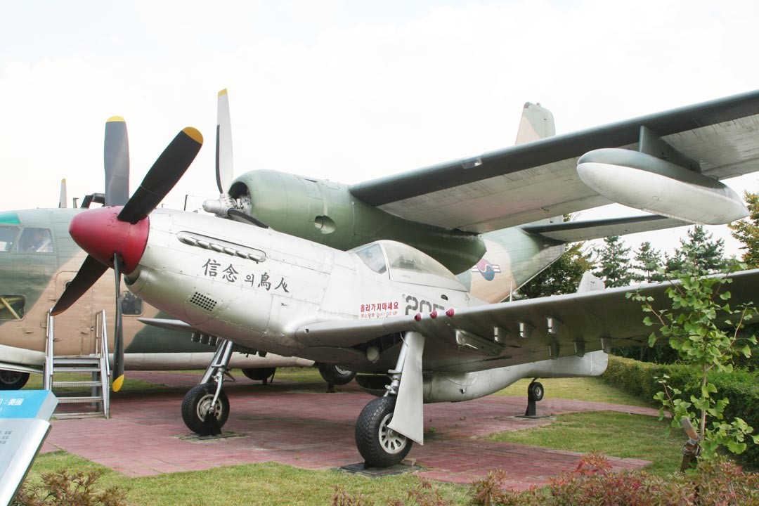 南韓空軍的F-51D戰鬥機，現已移至室內。