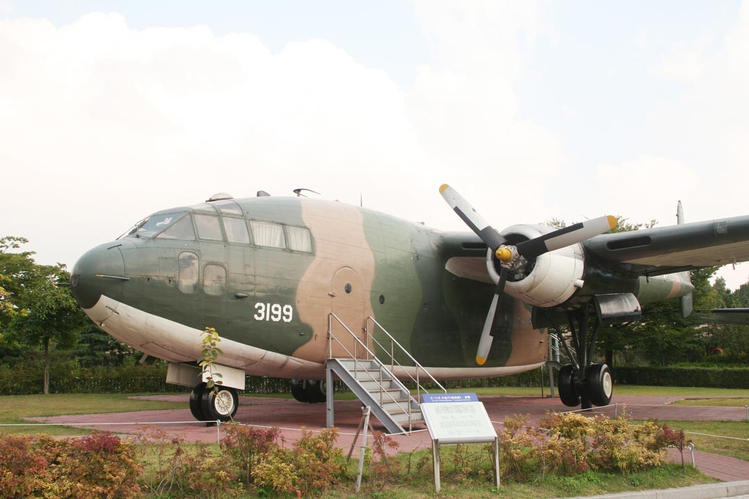 美軍塗裝的C-119G運輸機。