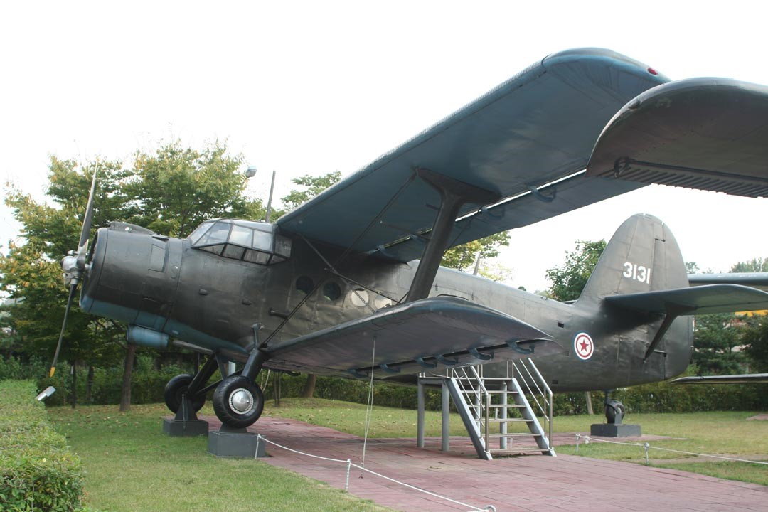 南韓擄獲的北韓An-2運輸機。