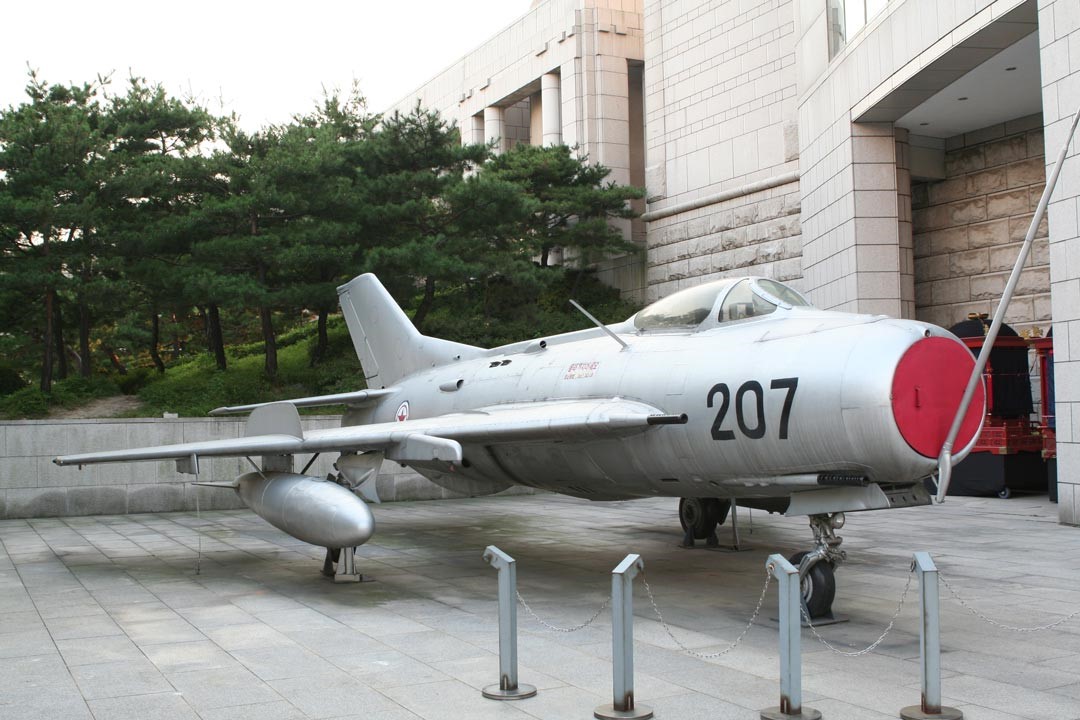 投奔南韓的北韓空軍殲6戰機。