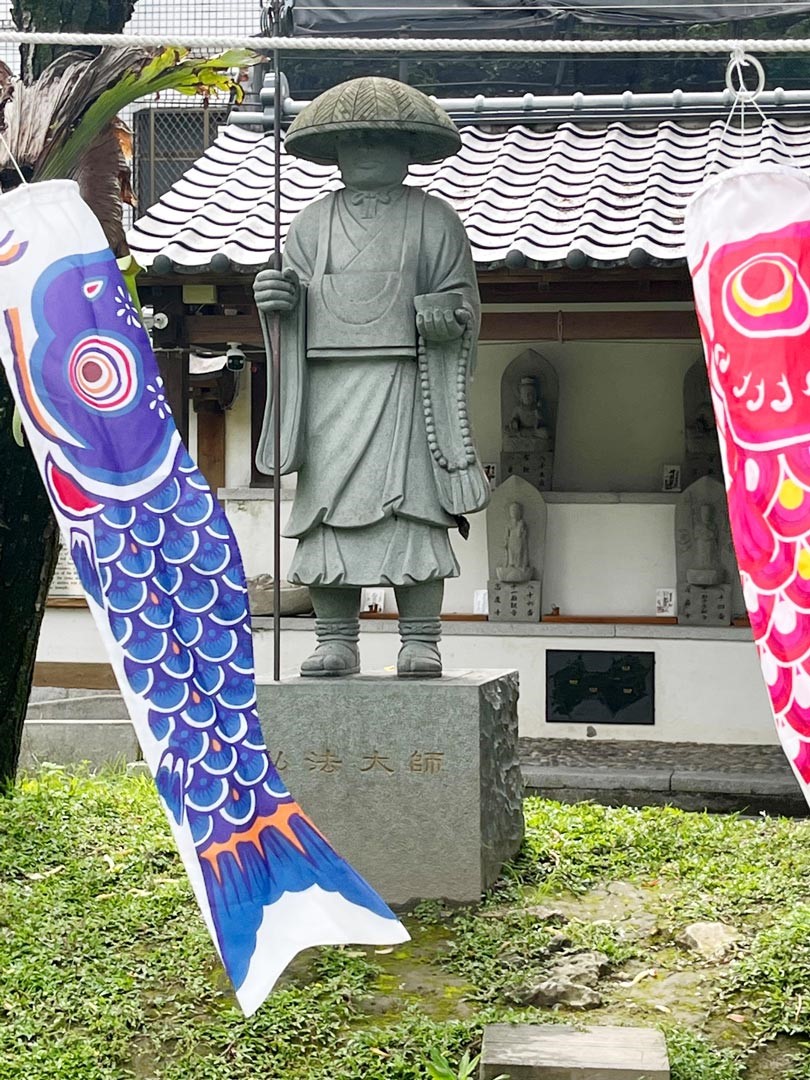 庭院中富含歷史價值的弘法大師佛像原貌。