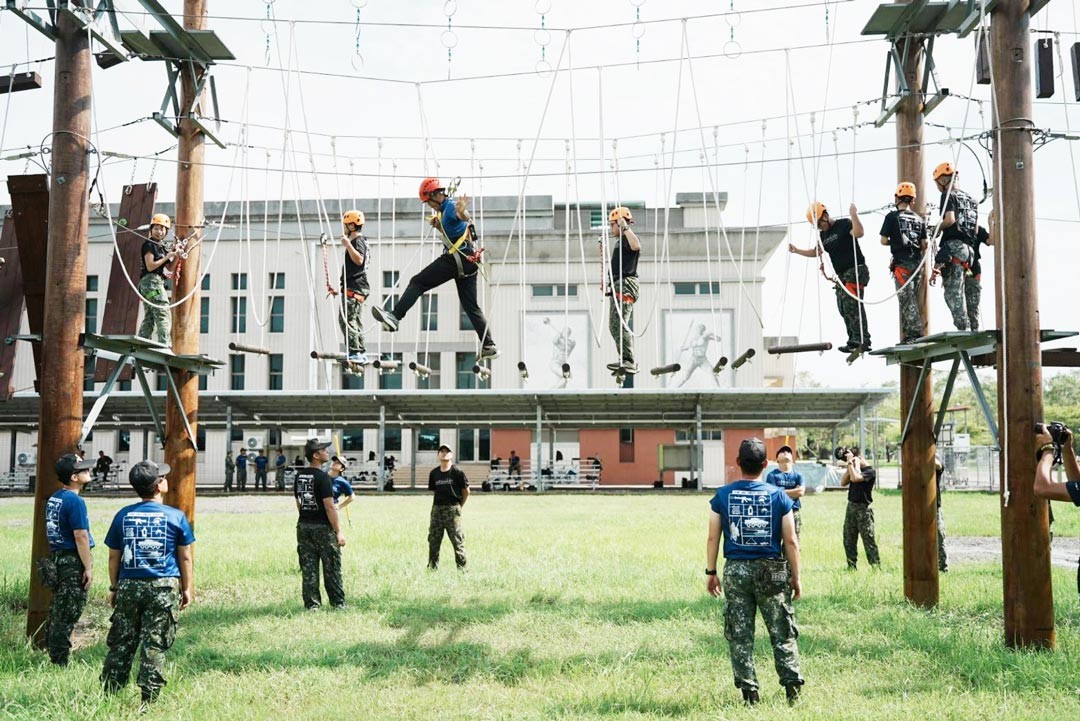 透過寓教於樂方式及軍事體驗，讓學員直呼「好刺激」。