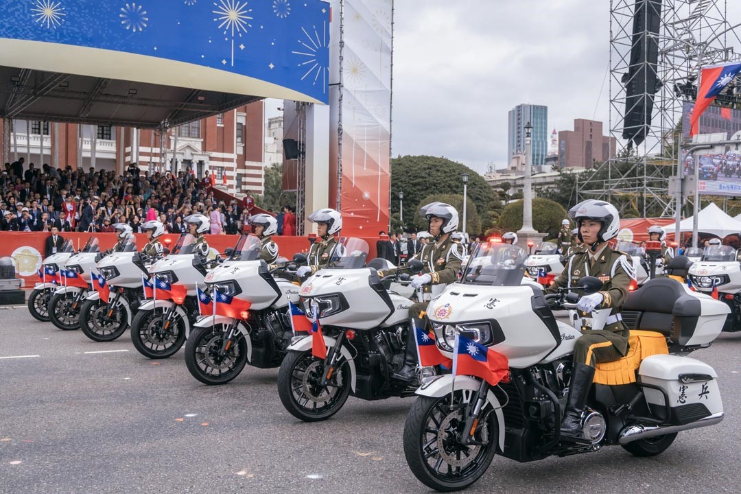 憲指部快反連在國慶大會，帶來一場震撼的重型機車操演。