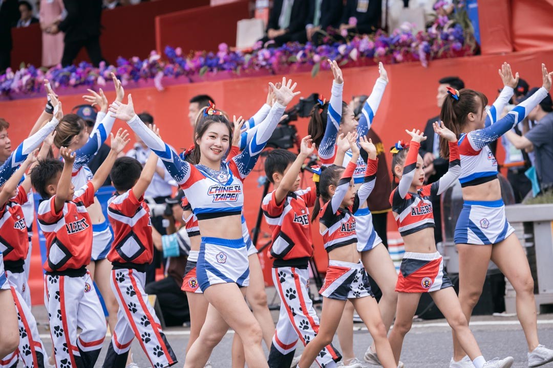 總統府府前廣場民間團體，為活動帶來熱力動感的表演。