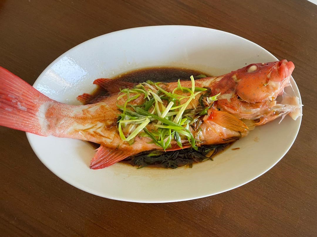 季節蒸魚不僅甘醇鮮美，更是簡便快速。
