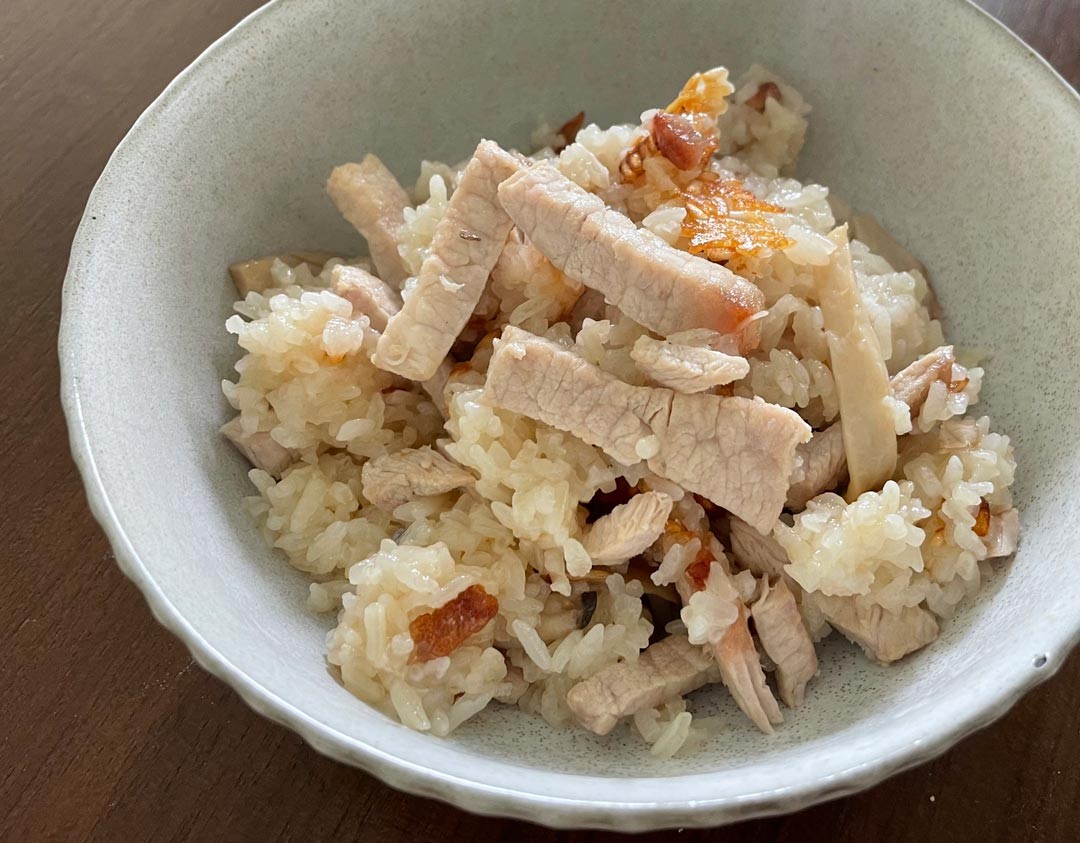 香氣四溢的麻油豬肉炊飯。
