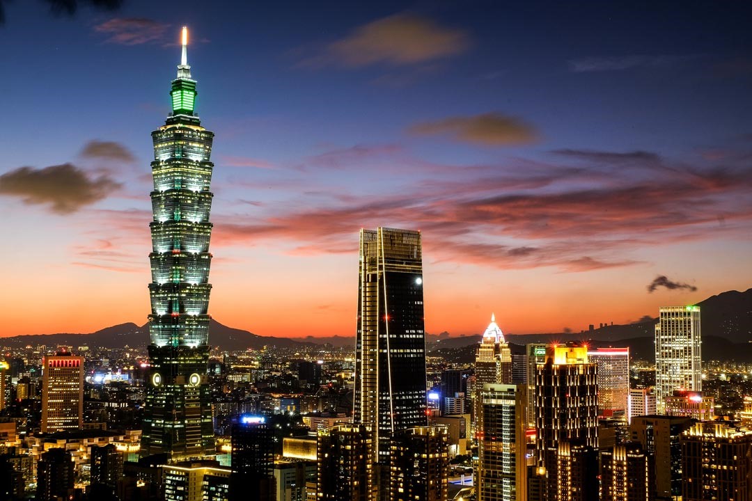 臺北101是一棟能吸引國外遊客駐足、高空俯瞰臺北全景的觀光景點。
