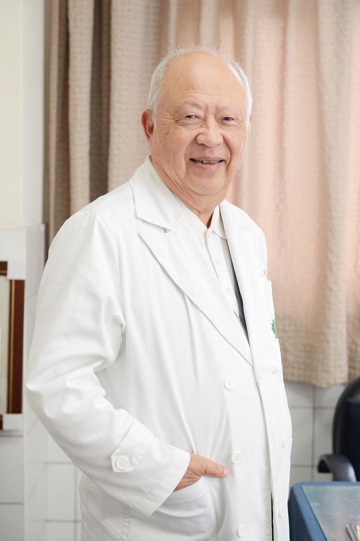 曹汶龍工作之餘都在社區關懷據點，創立「記憶保養班」，患者可以活動身心，照護者也可以得到適當的紓壓。