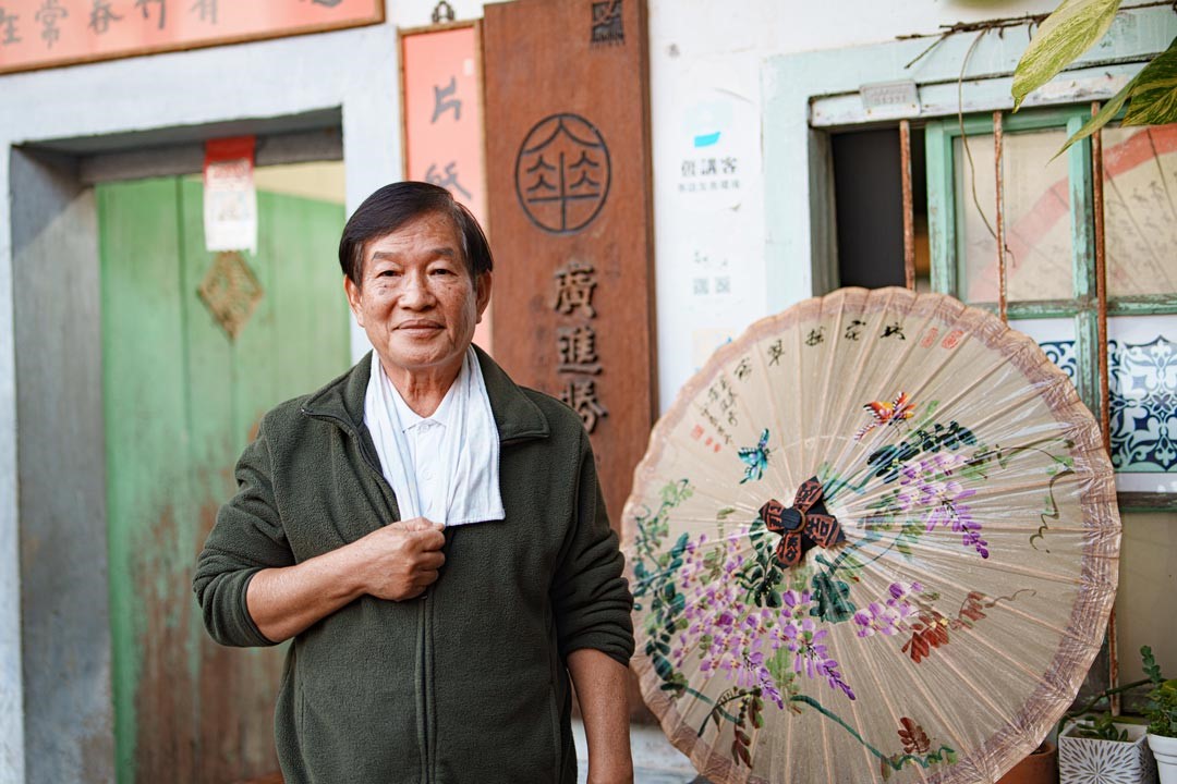 林榮君接下父業，讓造傘技藝得以傳承。