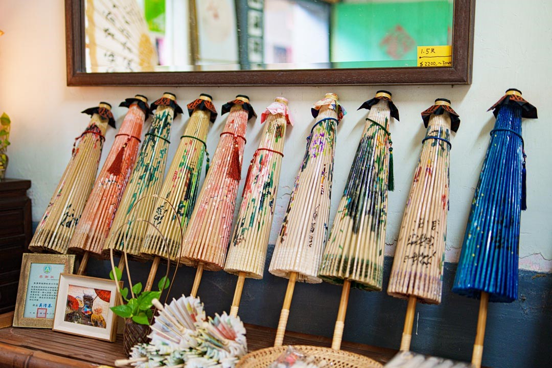 每把傘的傘頭布必定鈐印「廣進勝造」字樣。