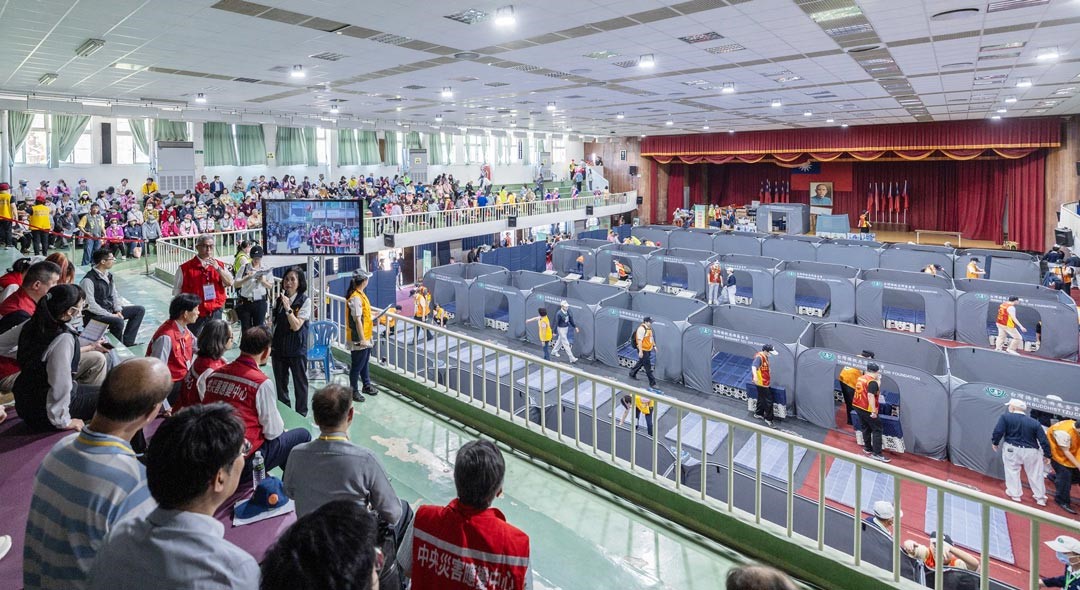 大規模疏散撤離及避難收容處所演練，驗證政府與民間支援合作與應變能力。