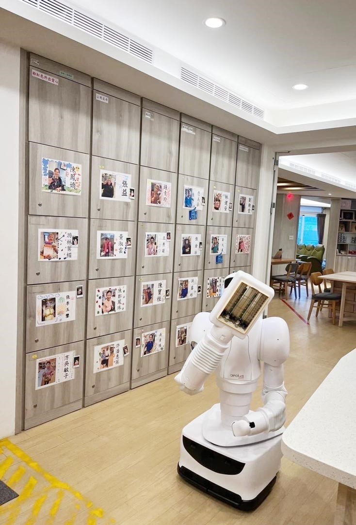 機器人配備先進的紫外線消毒技術，快速有效地進行消毒，清潔空氣和物體表面。